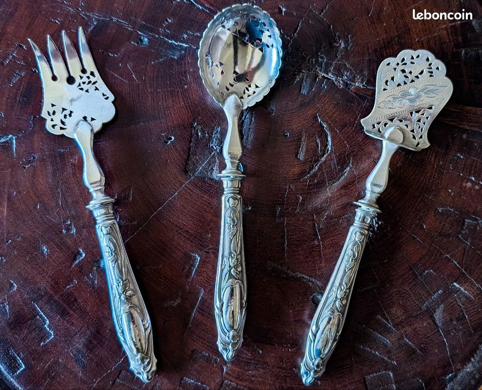 Service à mignardises en argent massif. style art nouveau, 1900