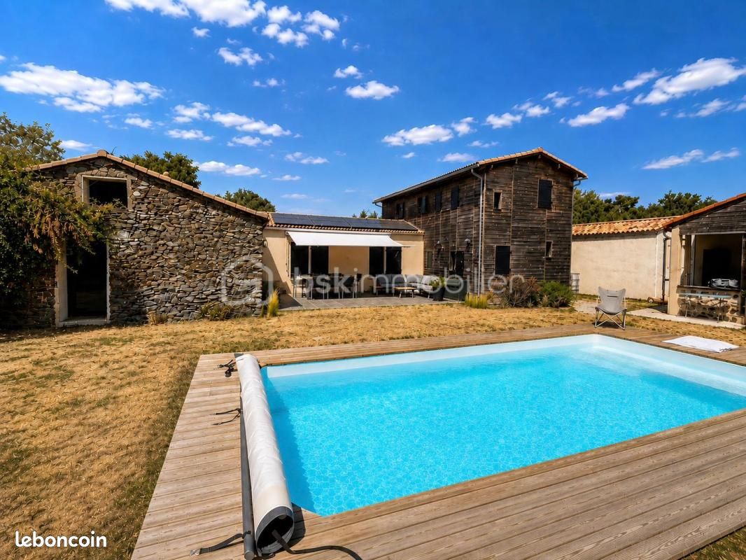 Maison 7 pièces 180 m² · à Les Brouzils · 180 m² · 375 000 €