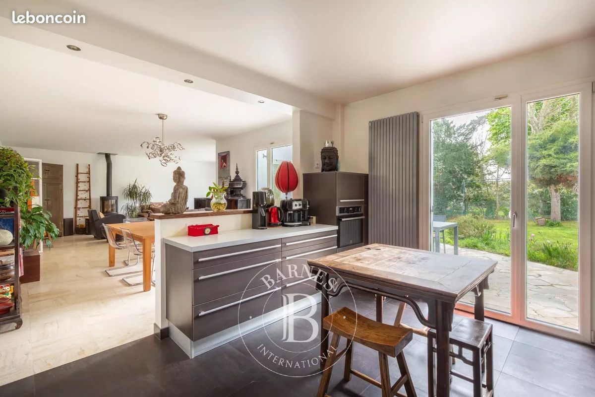 Propriété 9 pièces 208 m² (image 7)