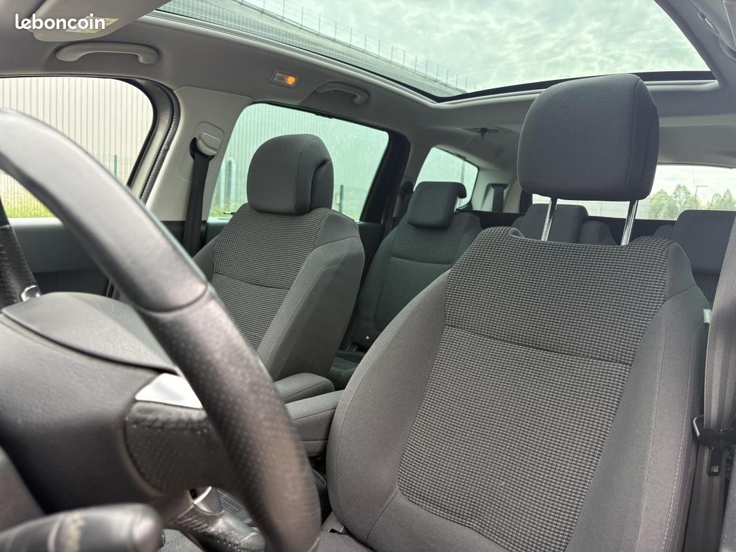 PEUGEOT 5008 1.6 BlueHDi - 120 GARANTIE 2 ANS OFFERT - 7 Places Allure (image 10)