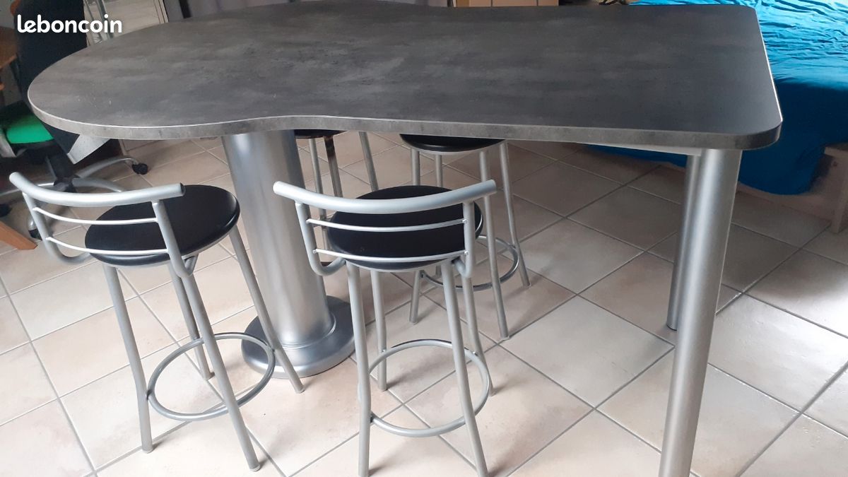 Table + 4 tabourets (image 1)