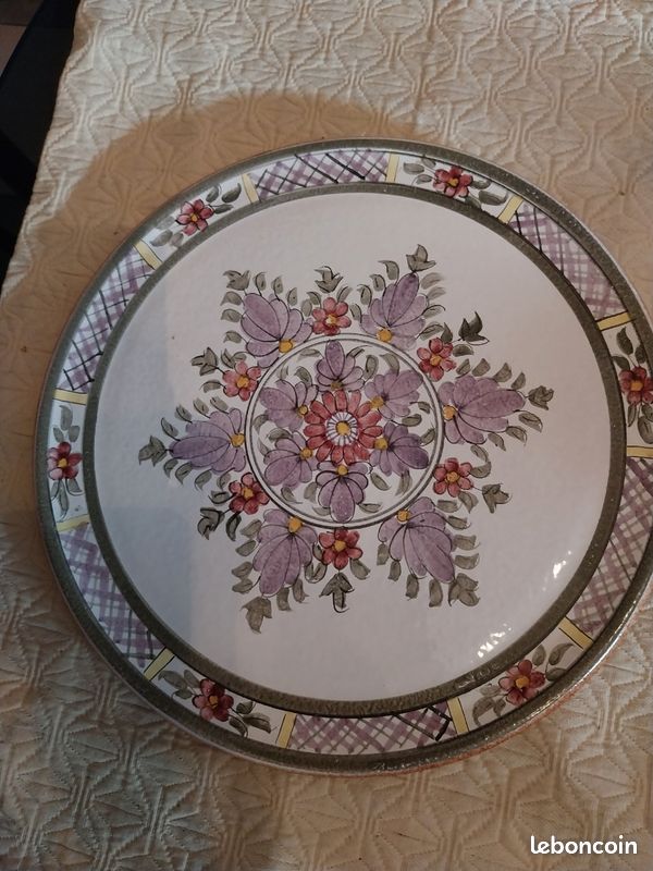 Grand plat rond céramique Abbaye Notre Dame du Bec Hellouin décor fleurs mauves (image 3)