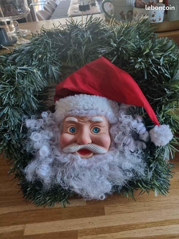 Portrait Du Père Noël Dans Une Forêt Enneigée Illustration De Noël