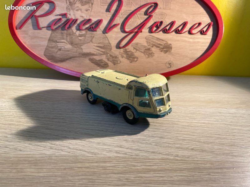 Dinky Toys Camion Balayeuse 451 - Neuf Dans Sa Boîte (boîte Un Peu Abîmée)