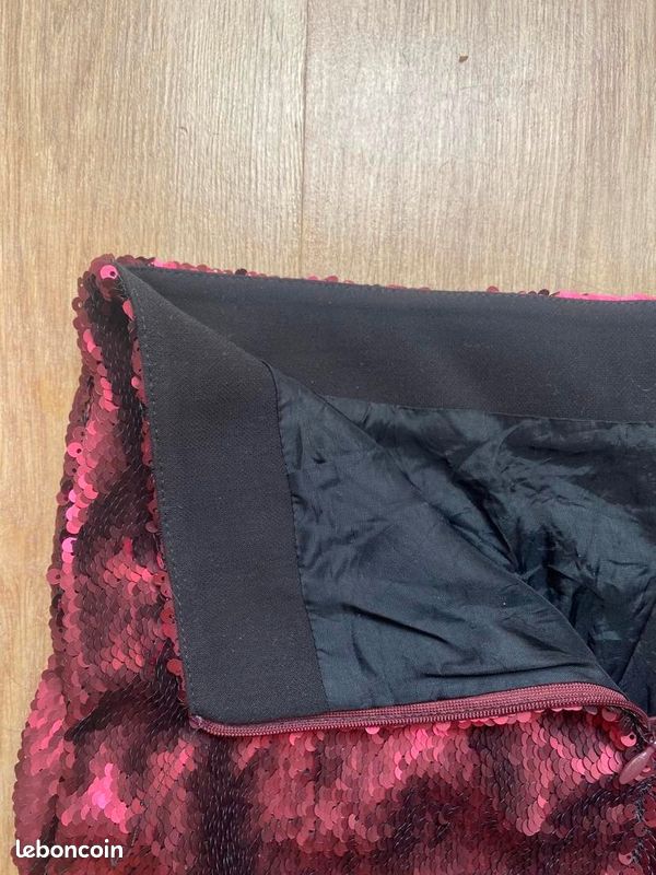 Jupe moulante à sequin bordeaux (image 3)