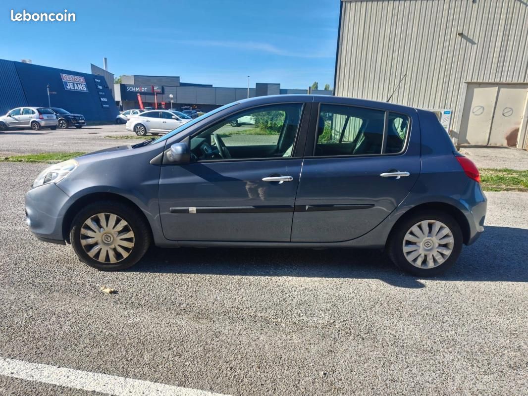 Renault Clio III 1.5 dCi 85ch Business Eco² 98g 5p Entretien à jour (image 5)