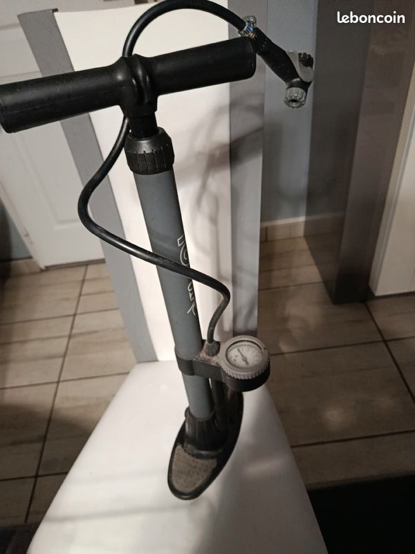 Pompe à air pour pneus de vélo (image 2)
