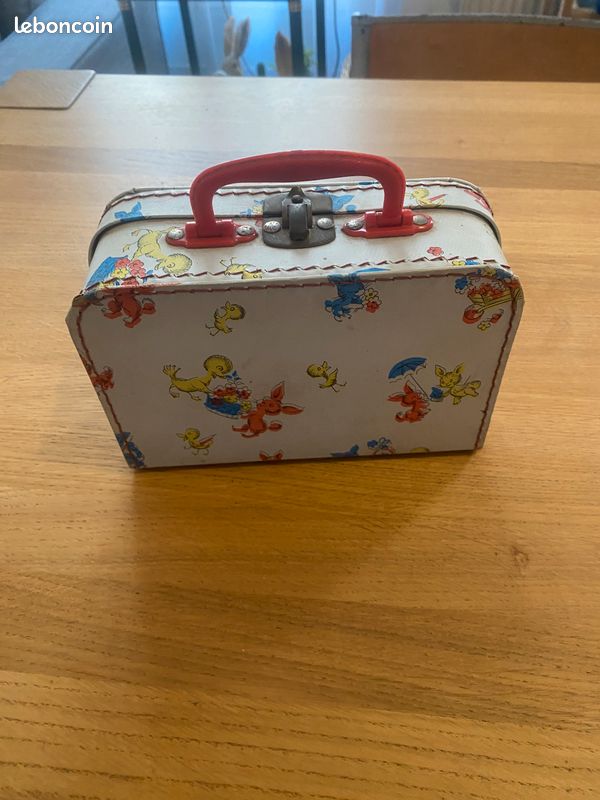 Malette ou valisette couture vintage 60/70 en carton pour enfant (image 1)