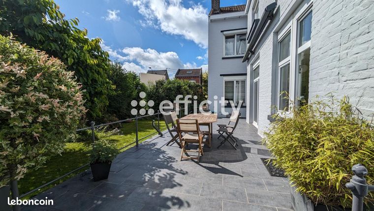 Maison 9 pièces 242 m²