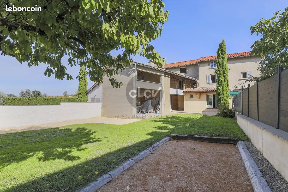 Maison 7 pièces 300 m² · à Montanay · 300 m² · 525 000 €
