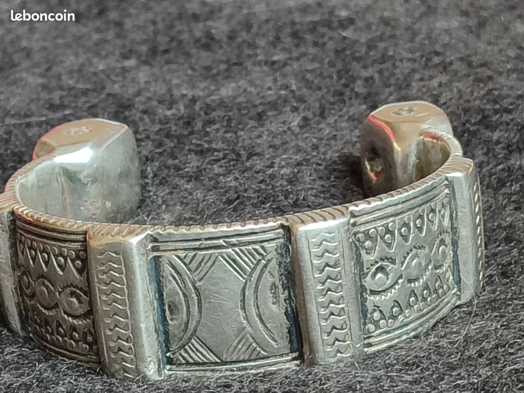 Bracelet Berbère Oriental En Argent à Pointes Et Cabochons – 54 G, Style Jonc, Occasion