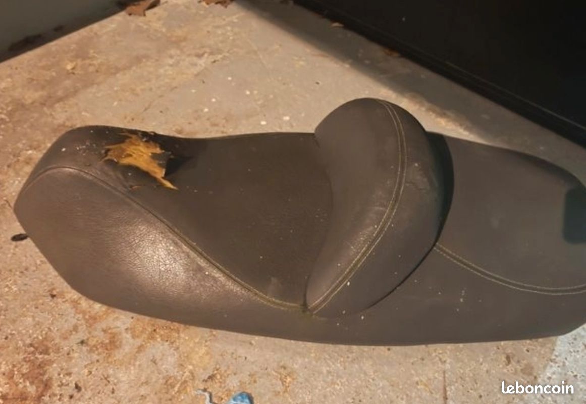 Siège selle scooter Piaggio X9 125 2005 (image 1)