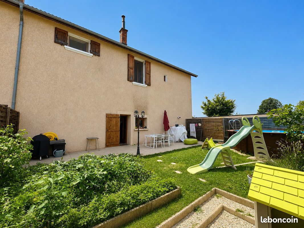 Maison 4 pièces 110 m² · à Saint-Étienne-de-Saint-Geoirs · 110 m² · 229 000 €