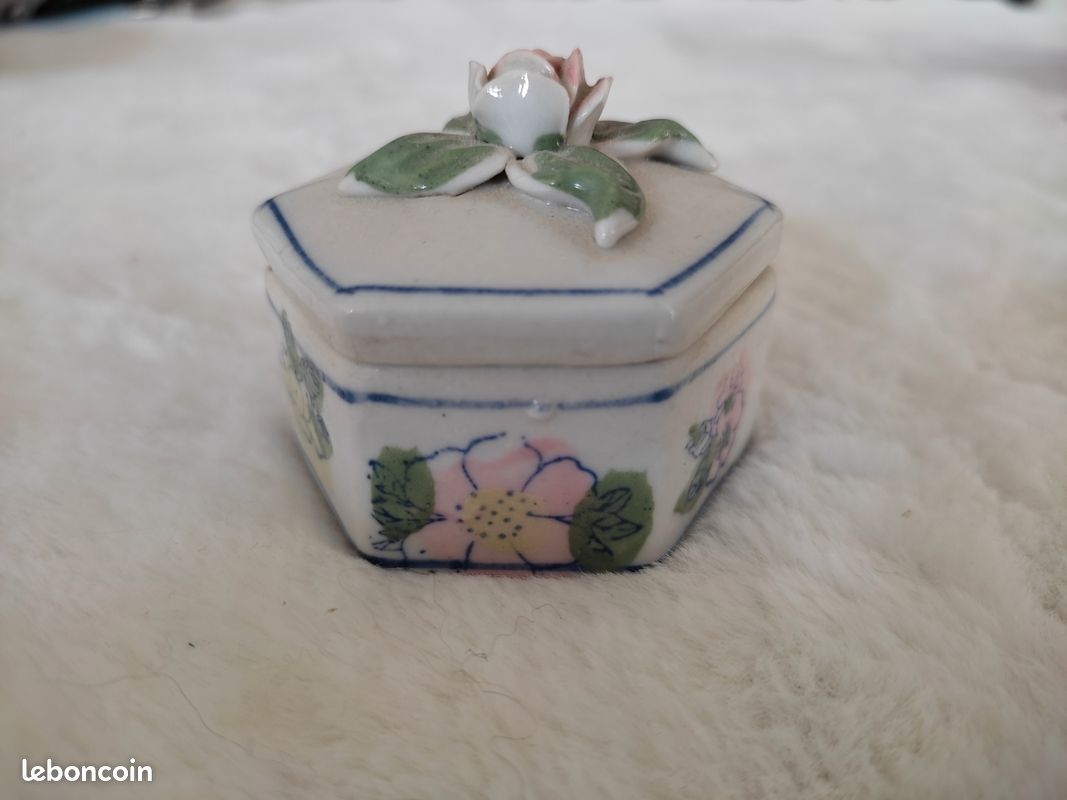 Ancienne Boîte à Bijoux En Faïence - Occasion, Vintage