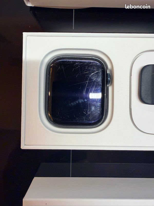 Apple Watch Series 8 – 45 mm Cellular – HS / Pour pièces – Complète (image 2)