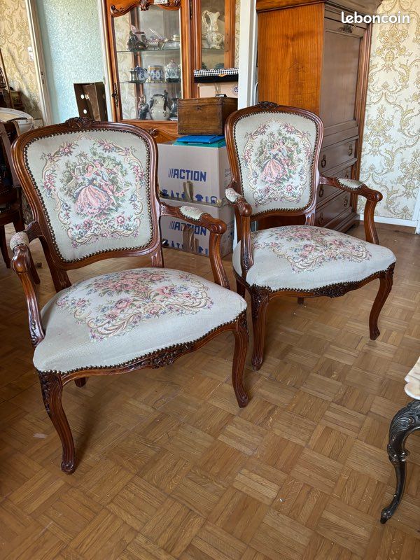 Ancienne chaise en bois cousu à l ancienne prix négociable (image 1)