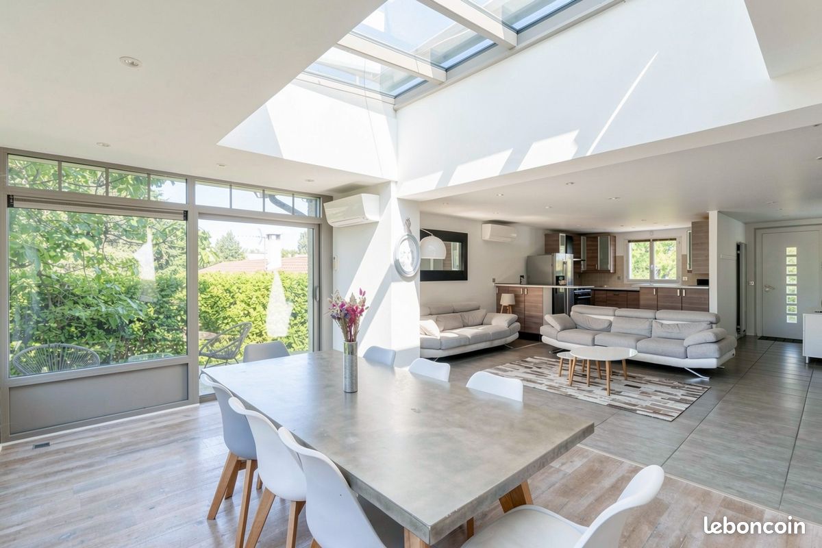 Maison 6 pièces 145 m² · à Saint-Priest · 145 m² · 579 000 €