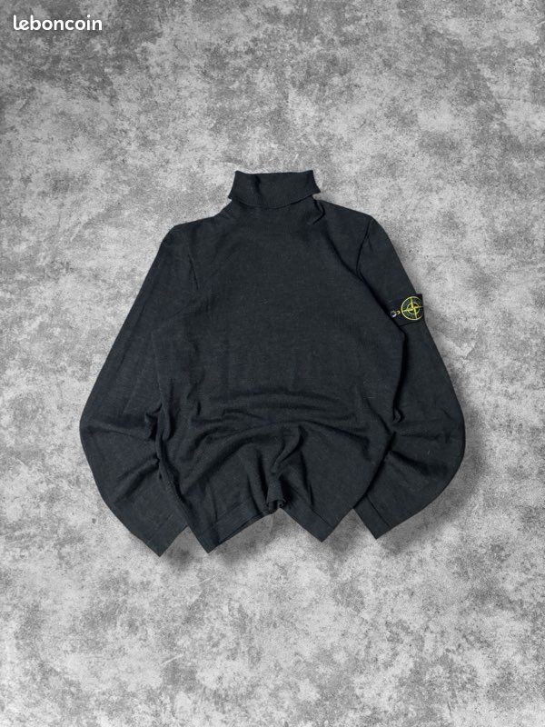 Pull Stone Island à col roulé noir logo badge manche 100% laine