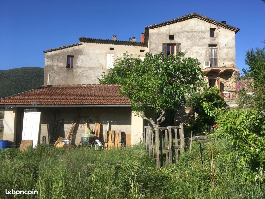Maison 12 pièces 220 m² · à Saint-Florent-sur-Auzonnet · 220 m² · 150 000 €