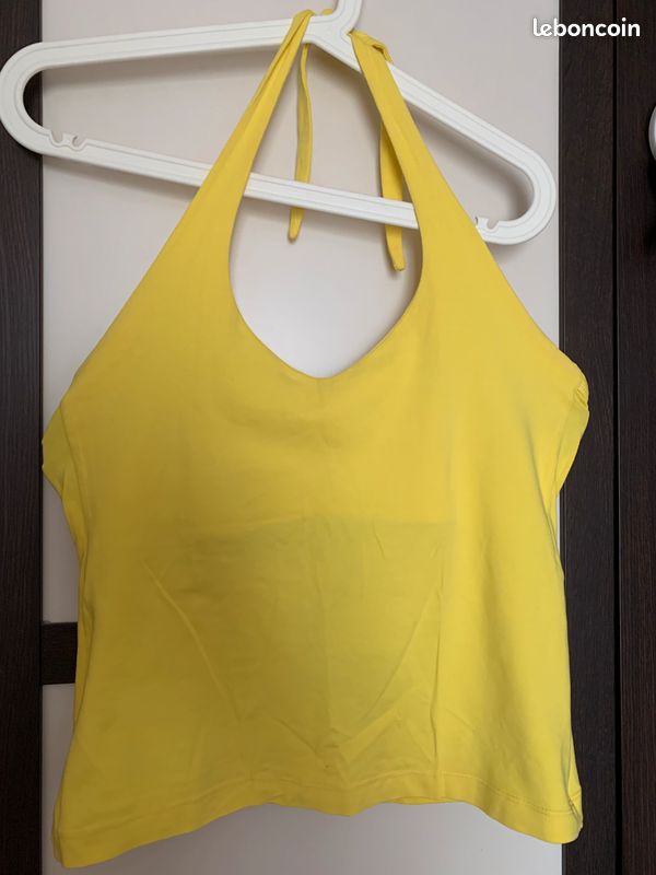 Top, attache tour de cou, superbe jaune, doublé au niveau de la poitrine 90% coton 10% lycra Taille L sur l’étiquette mais c’est plutôt un M (image 1)