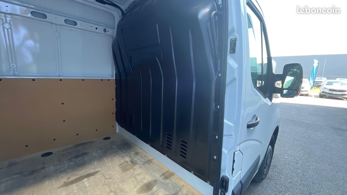 Renault master fourgon l2h2 blue dci 135 grand confort (image 19)