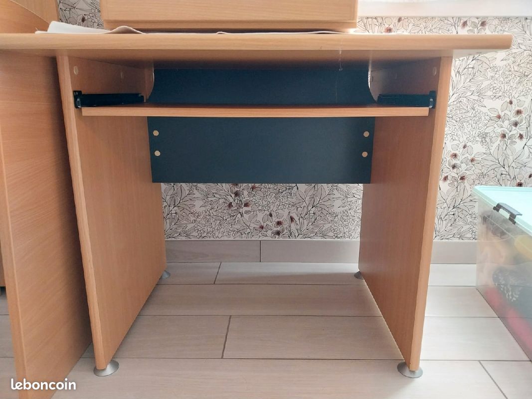 Bureau (image 2)