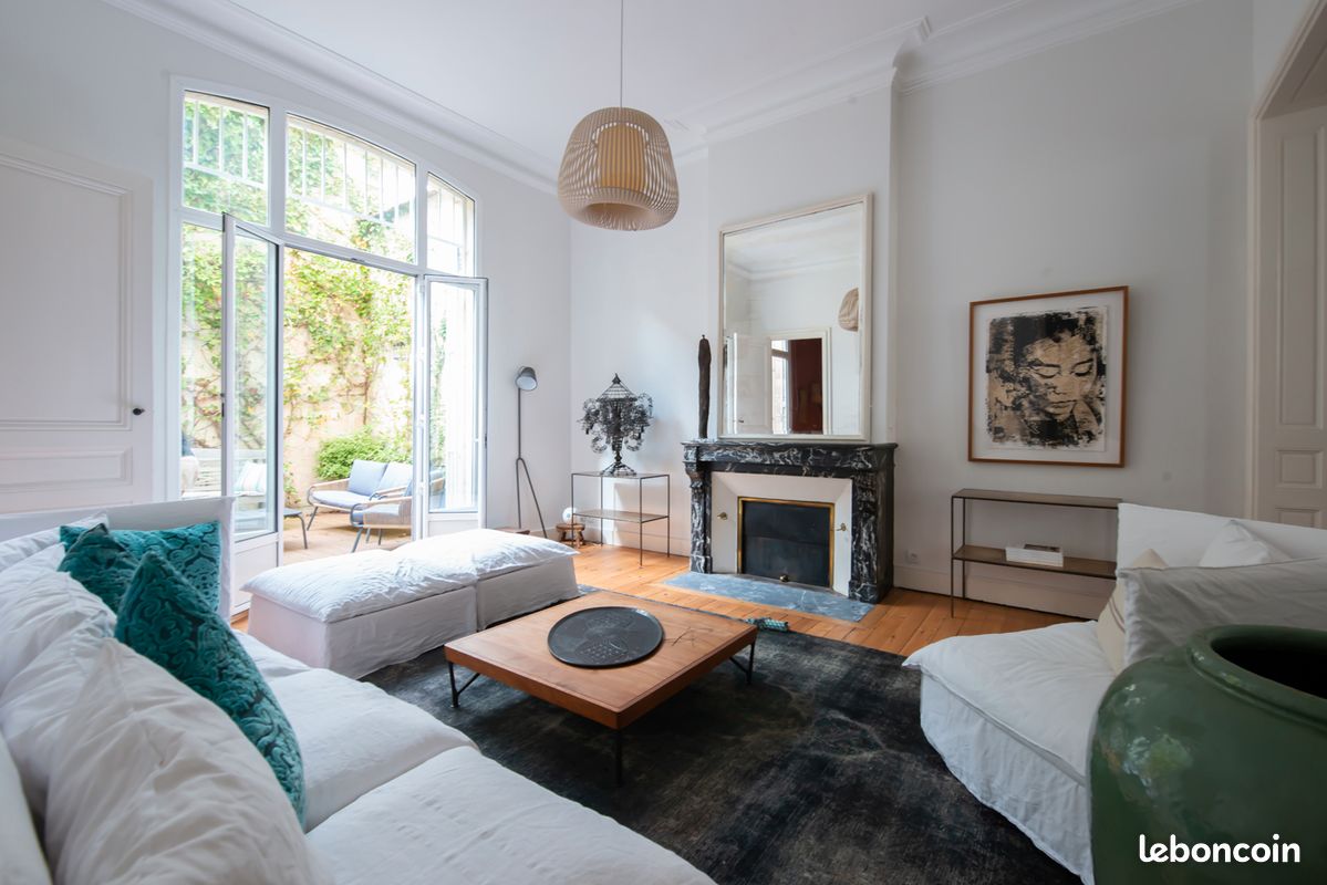 Maison 9 pièces 245 m² · à Bordeaux · 245 m² · 3 870 €/mois