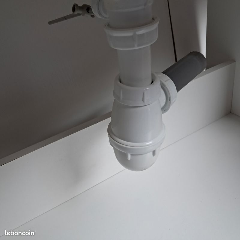 Meuble à suspendre avec vasque et porte-serviettes (image 14)