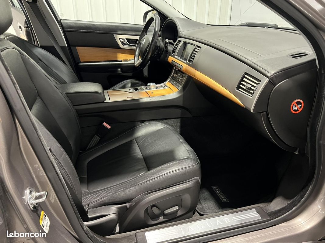 JAGUAR XF 2.7 D V6 Bi-Turbo - BVA Luxe (image 13)