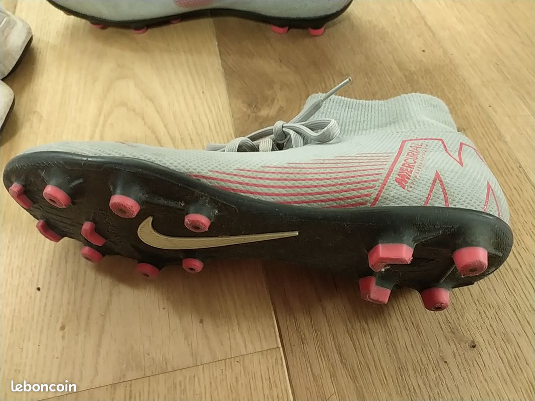 paires chaussures foot accessoires t 41 casquette nike