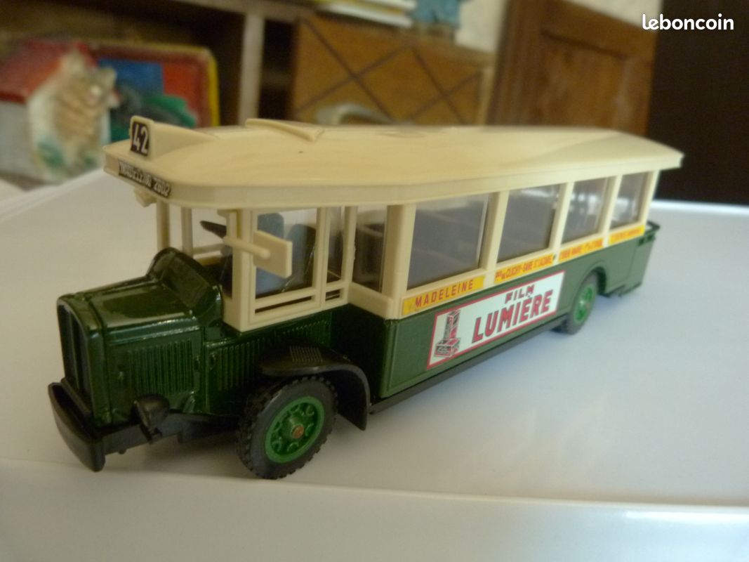 Miniatura Ônibus Renault TN 6C Film Lumiere - 1:50 - Solido Miniatura Ônibus Renault TN 6C Film Lumiere - 1:50 - Solido