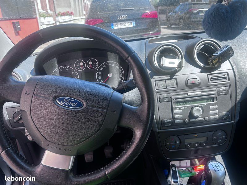 Ford fiesta en l’état (image 3)