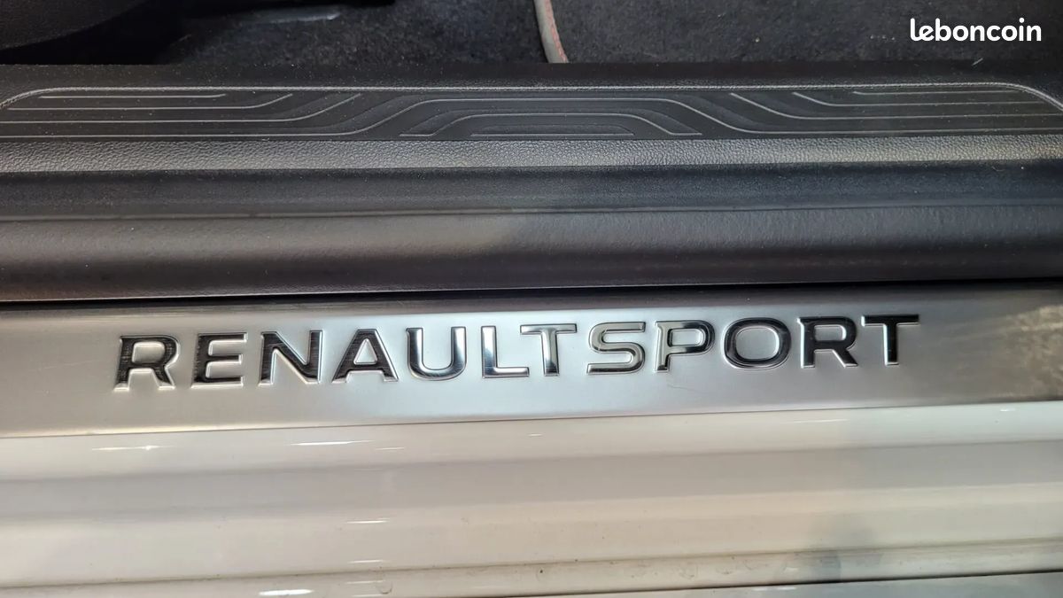 RENAULT Megane 1.8 300ch RS Trophy - 2019 - 48 872 km - CarPlay - Toit ouvrant - Boite mécanique (image 26)