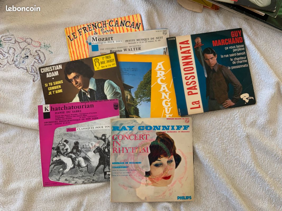 Lot de vinyles 45 tours des années 50 et 60 (image 4)
