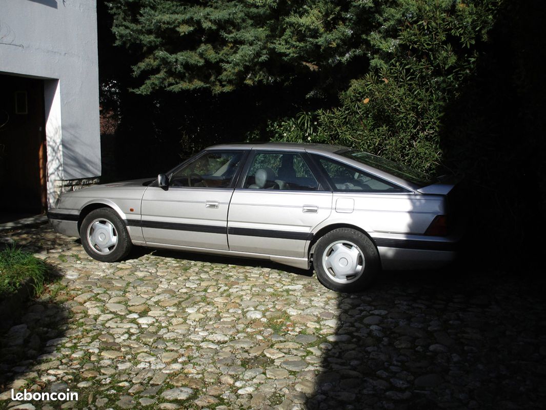 Miniature Rover 827 Vitesse Silver 1988 1/18 - CULT MODELS CML191-3 Neuve