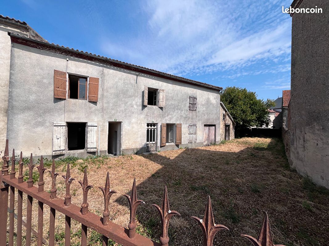 Maison 6 pièces 160 m² · à Chiché · 160 m² · 44 500 €