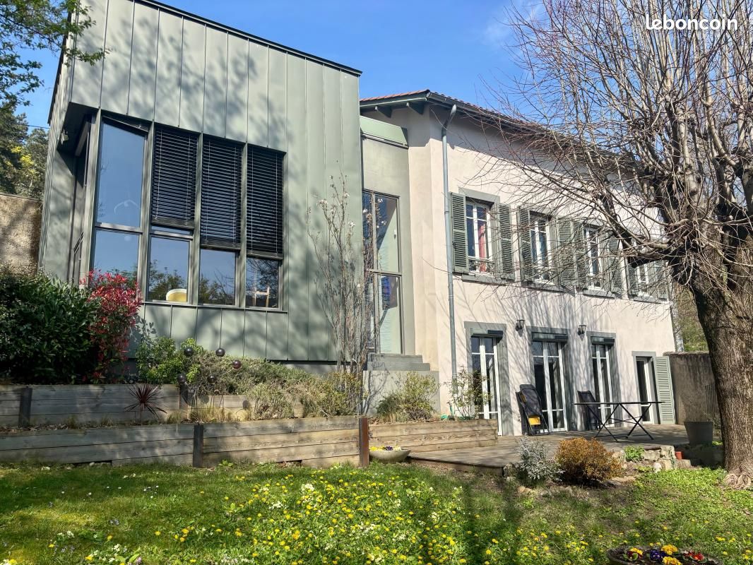 Maison 5 pièces 200 m² · à Sainte-Foy-lès-Lyon · 200 m² · 1 295 000 €