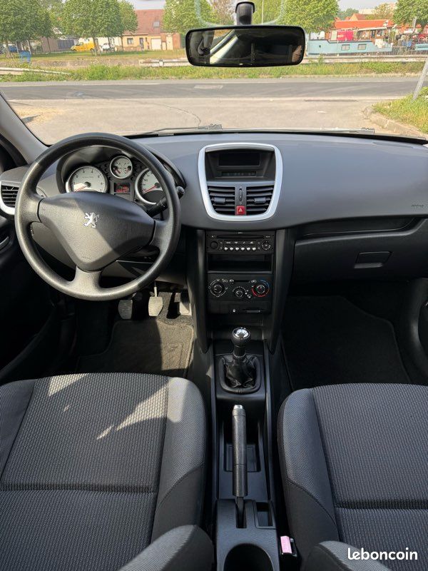 Peugeot 207 (image 3)