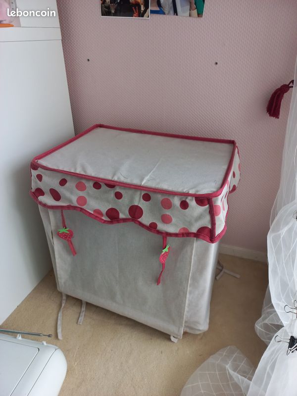 2 tables de chevet et 1 lampe de chevet enfant, thème Charlotte aux Fraises (image 1)
