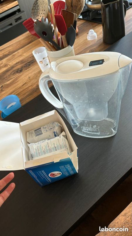 Carafe Brita + recharges (image 1)