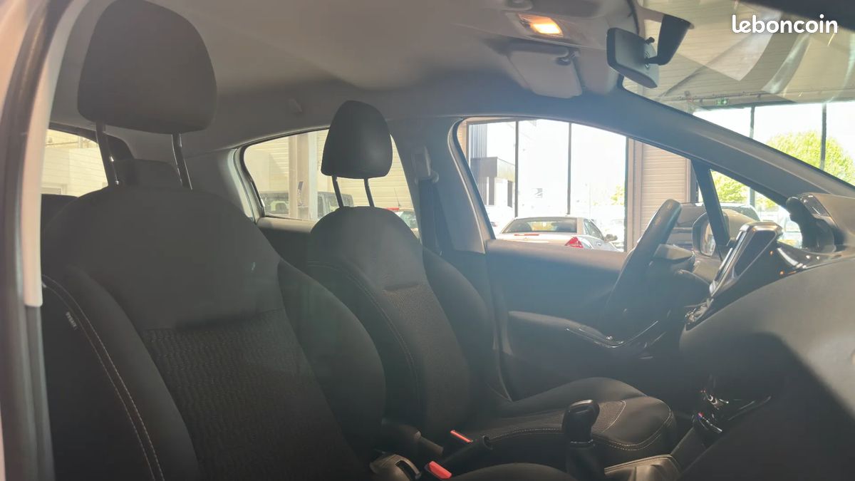 Peugeot 208 1.6 HDi 75ch Active - Carplay - Régulateur de vitesse - Idéal jeune permis (image 14)