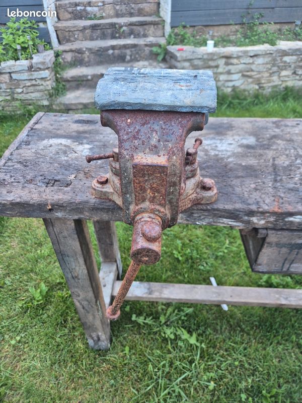 Table de bricolage avec étau en métal (image 1)