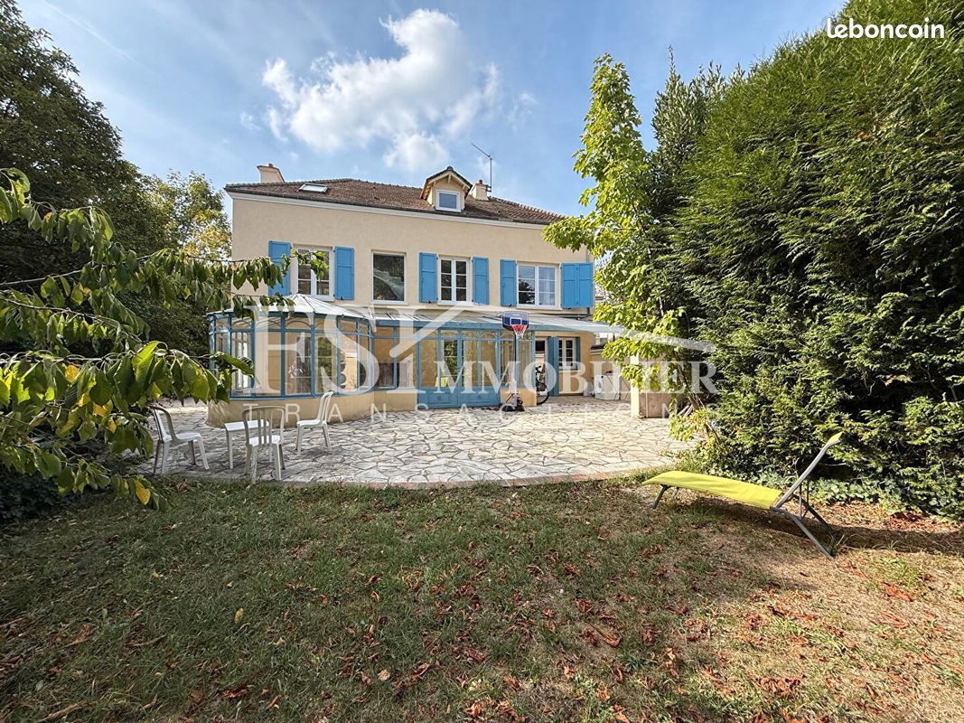 Maison 5 pièces 141 m² · à Saint-Prix · 141 m² · 2 490 €/mois