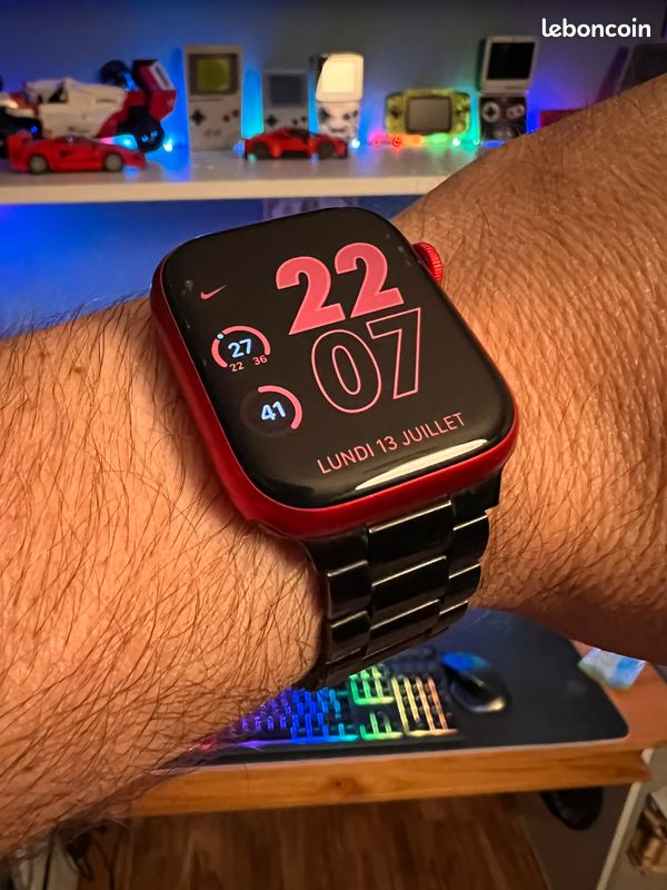 Apple Watch series 8 (RED PRODUCT) 45mm - Très Bon état (image 6)
