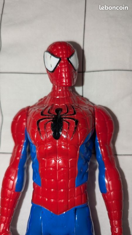 Spiderman figurine (image 2)