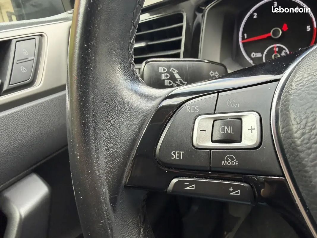 Volkswagen POLO VI Confortline Business / Apple CarPlay / Régulateur de vitesse (image 36)