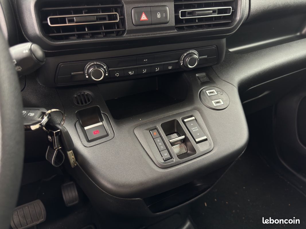 Citroen berlingo taille xl blue hdi 130ch eat8 shine 7pl (image 21)