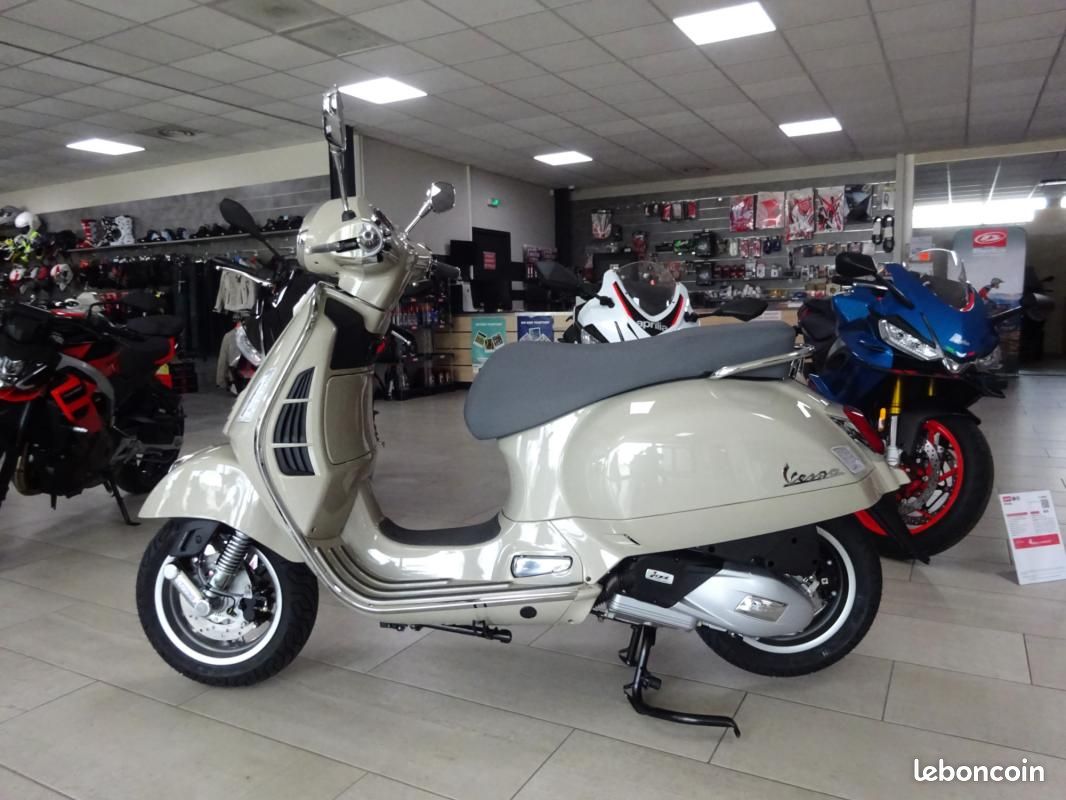 Piaggio VESPA GTS 125 GRIS / 600 Euros D'ACCESSOIRES D'ORI (image 2)