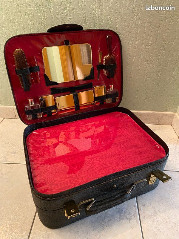Valise de toilette avec accessoires (image 1)
