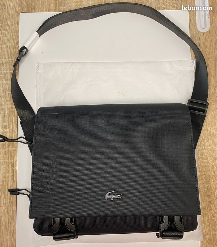 Sacoche Lacoste homme – noire, rabat, neuve Accessoires Bagagerie